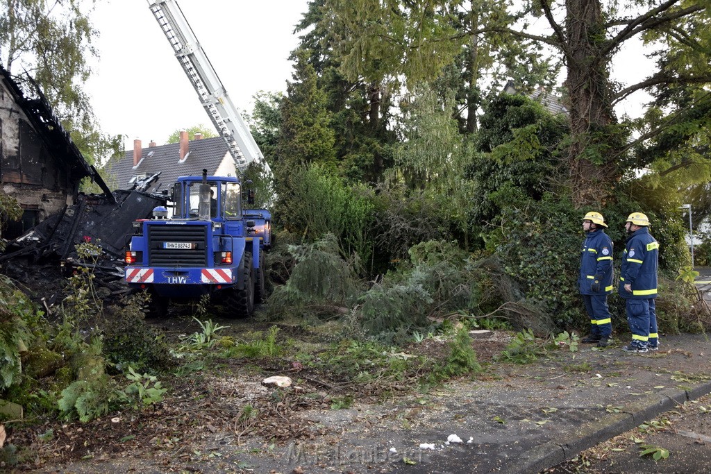 Grossfeuer Einfamilienhaus Siegburg Muehlengrabenstr P0892.JPG - Miklos Laubert